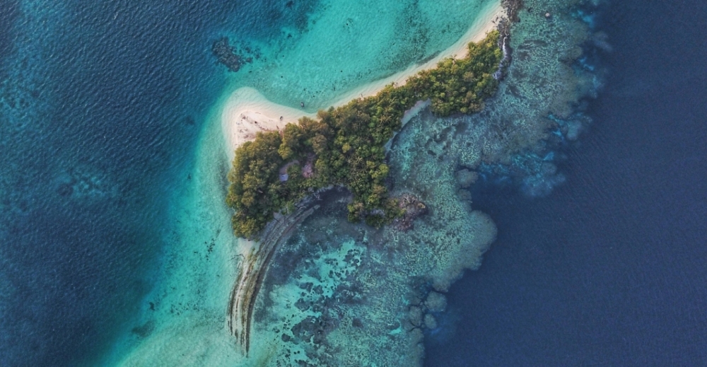 Ό&tau;&alpha;&nu; &laquo;έ&beta;&rho;&alpha;&sigma;&epsilon;&raquo; &eta; &Gamma;&eta;: &Eta; &gamma;&iota;&gamma;&alpha;&nu;&tau;&iota;&alpha;ί&alpha; &eta;&phi;&alpha;&iota;&sigma;&tau;&epsilon;&iota;&alpha;&kappa;ή &delta;&rho;&alpha;&sigma;&tau;&eta;&rho;&iota;ό&tau;&eta;&tau;&alpha; &pi;&omicron;&upsilon; ά&lambda;&lambda;&alpha;&xi;&epsilon; &tau;&omicron;&nu; &phi;&lambda;&omicron;&iota;ό &tau;&omicron;&upsilon; &pi;&lambda;&alpha;&nu;ή&tau;&eta;