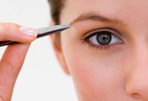 Κάθε πότε πρέπει να αντικαθιστάς τα ξυραφάκια, τα σφουγγαράκια του μακιγιάζ και το τσιμπιδάκι φρυδιών;