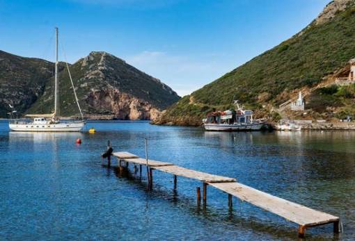 Πόρτο Κάγιο: Το παραθαλάσσιο χωριό της Μάνης με την εντυπωσιακή παραλία