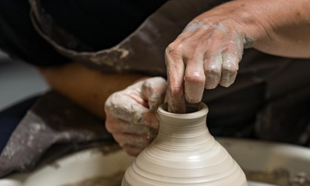 &Mu;&alpha;&theta;ή&mu;&alpha;&tau;&alpha; &kappa;&epsilon;&rho;&alpha;&mu;&iota;&kappa;ή&sigmaf;  &alpha;&pi;ό &tau;&eta;&nu; &laquo;&Tau;έ&chi;&nu;&eta; &Chi;&rho;&omega;&raquo; &sigma;&tau;&eta; &Nu;&epsilon;ά&pi;&omicron;&lambda;&eta;