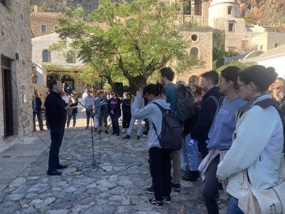 &Eta; &alpha;&rho;&chi;&iota;&tau;&epsilon;&kappa;&tau;&omicron;&nu;&iota;&kappa;ή &tau;&omicron;&upsilon; &Delta;. &Mu;&omicron;&nu;&epsilon;&mu;&beta;&alpha;&sigma;ί&alpha;&sigmaf; &sigma;&tau;&omicron; &laquo;&mu;&iota;&kappa;&rho;&omicron;&sigma;&kappa;ό&pi;&iota;&omicron;&raquo; &tau;&omicron;&upsilon; &Epsilon;&Mu;&Pi; (&Phi;&Omega;&Tau;&Omicron;)