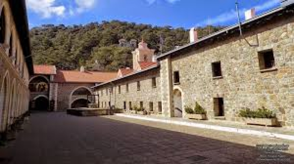 &Eta; &gamma;&rho;&iota;ά &kappa;&iota; &eta; &Pi;&alpha;&nu;&alpha;&gamma;ί&alpha; &tau;&omicron;&upsilon; &Kappa;ύ&kappa;&kappa;&omicron;&upsilon; (&Kappa;ύ&pi;&rho;&omicron;&sigmaf;)