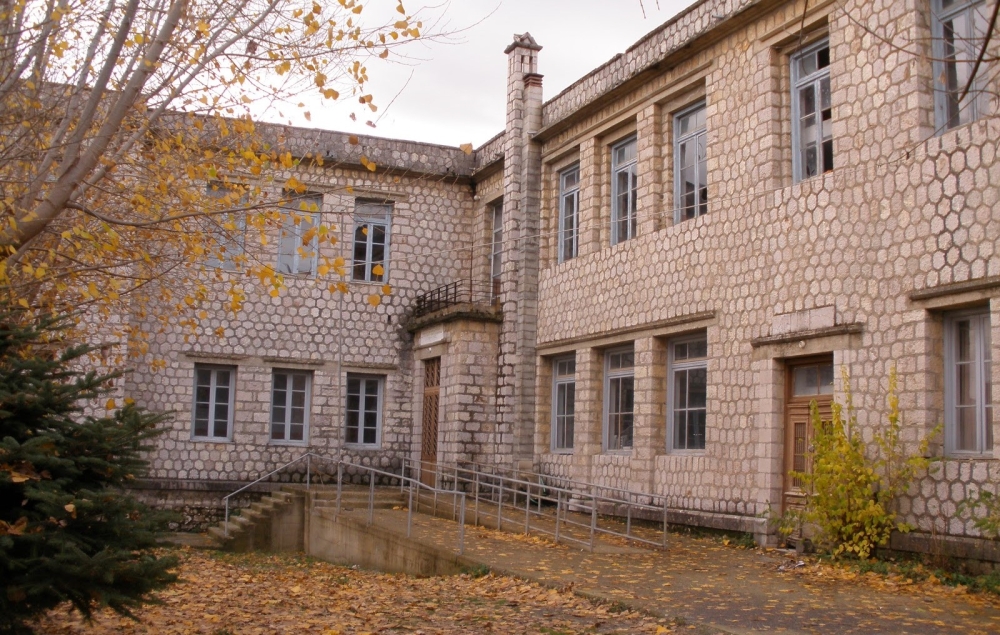 &Sigma;&tau;&eta; &Beta;&omicron;&upsilon;&lambda;ή &eta; &delta;&iota;ά&sigma;&omega;&sigma;&eta; &tau;&omicron;&upsilon; &iota;&sigma;&tau;&omicron;&rho;&iota;&kappa;&omicron;ύ &sigma;&chi;&omicron;&lambda;&epsilon;ί&omicron;&upsilon; &Gamma;&epsilon;&omega;&rho;&gamma;&iota;&tau;&sigma;ί&omicron;&upsilon;