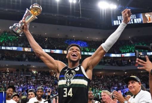 «Κανένας δεν σε φτάνει Αντετοκούνμπο Γιάννη» (VIDEO CLIP)