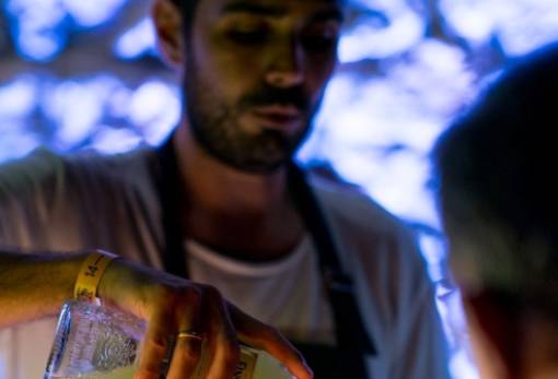 Κυριακάτικα άκρως εορταστικά πάρτι στα 1.000 μ. της Βαμβακούς