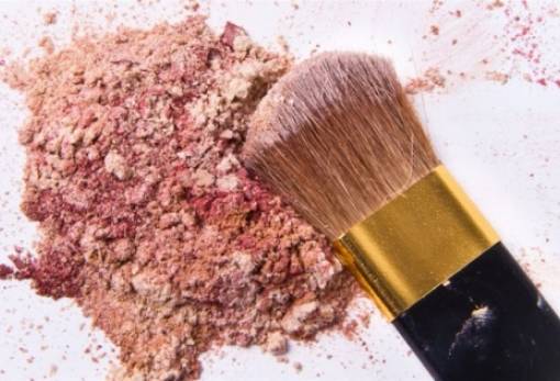 Πως θα σώσεις τις σπασμένες πούδρες και σκιές ματιών
