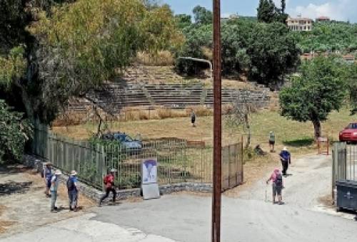 Αποψίλωση-«ανάσα» για το αρχαίο θέατρο Γυθείου