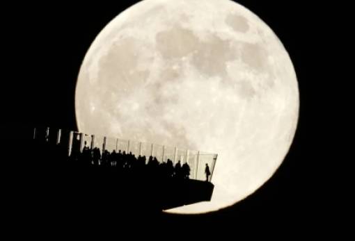 Κοσμικό «ημερολόγιο»: Οι εκλείψεις, το σέλας και οι υπερπανσέληνοι του 2025