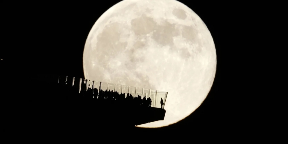 &Kappa;&omicron;&sigma;&mu;&iota;&kappa;ό &laquo;&eta;&mu;&epsilon;&rho;&omicron;&lambda;ό&gamma;&iota;&omicron;&raquo;: &Omicron;&iota; &epsilon;&kappa;&lambda;&epsilon;ί&psi;&epsilon;&iota;&sigmaf;, &tau;&omicron; &sigma;έ&lambda;&alpha;&sigmaf; &kappa;&alpha;&iota; &omicron;&iota; &upsilon;&pi;&epsilon;&rho;&pi;&alpha;&nu;&sigma;έ&lambda;&eta;&nu;&omicron;&iota; &tau;&omicron;&upsilon; 2025