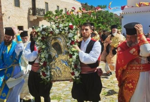 «Υπό τη σκέπη Της»: Η Μονεμβασιά τίμησε την Παναγία Χρυσαφίτισσα
