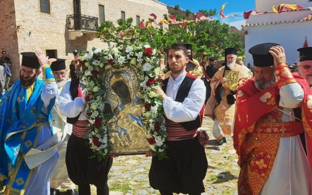 &laquo;&Upsilon;&pi;ό &tau;&eta; &sigma;&kappa;έ&pi;&eta; &Tau;&eta;&sigmaf;&raquo;: &Eta; &Mu;&omicron;&nu;&epsilon;&mu;&beta;&alpha;&sigma;&iota;ά &tau;ί&mu;&eta;&sigma;&epsilon; &tau;&eta;&nu; &Pi;&alpha;&nu;&alpha;&gamma;ί&alpha; &Chi;&rho;&upsilon;&sigma;&alpha;&phi;ί&tau;&iota;&sigma;&sigma;&alpha;