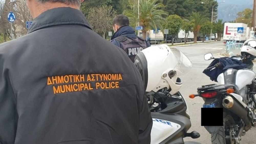 &Pi;&rho;&omicron;&kappa;ή&rho;&upsilon;&xi;&eta; &pi;έ&nu;&tau;&epsilon; &theta;έ&sigma;&epsilon;&omega;&nu; &Delta;&eta;&mu;&omicron;&tau;&iota;&kappa;ώ&nu; &Alpha;&sigma;&tau;&upsilon;&nu;&omicron;&mu;&iota;&kappa;ώ&nu; &sigma;&tau;&omicron;&nu; &Delta;. &Mu;&omicron;&nu;&epsilon;&mu;&beta;&alpha;&sigma;ί&alpha;&sigmaf;