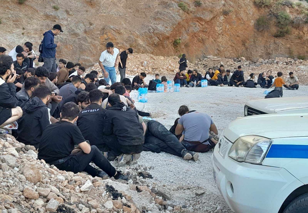 &Delta;&epsilon;&kappa;ά&delta;&epsilon;&sigmaf; &mu;&epsilon;&tau;&alpha;&nu;ά&sigma;&tau;&epsilon;&sigmaf; &beta;&gamma;ή&kappa;&alpha;&nu; &sigma;&tau;&alpha; &pi;&alpha;&rho;ά&lambda;&iota;&alpha; &tau;&eta;&sigmaf; &alpha;&nu;&alpha;&tau;&omicron;&lambda;&iota;&kappa;ή&sigmaf; &Lambda;&alpha;&kappa;&omega;&nu;ί&alpha;&sigmaf;