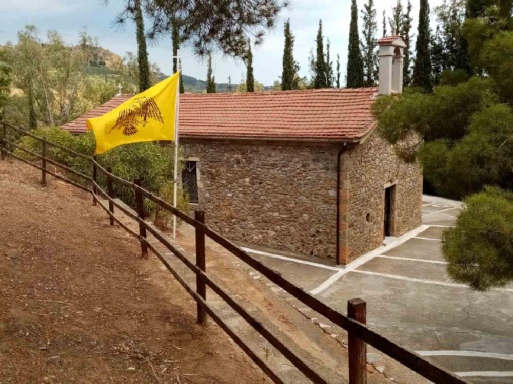 &Phi;&iota;&lambda;&alpha;&nu;&theta;&rho;&omega;&pi;&iota;&kappa;ό &tau;&sigma;ά&iota; &sigma;&tau;&eta;&nu; &Kappa;&omicron;&kappa;&kappa;&iota;&nu;ό&rho;&alpha;&chi;&eta;