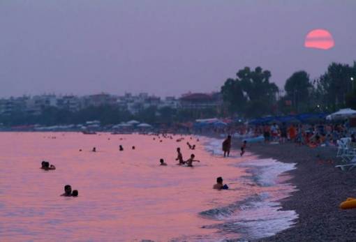 Πρώτη νυχτερινή κολύμβηση στην παραλία της Καλαμάτας