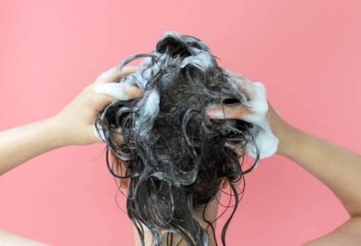 Πόσο συχνά πρέπει να λουζόμαστε;