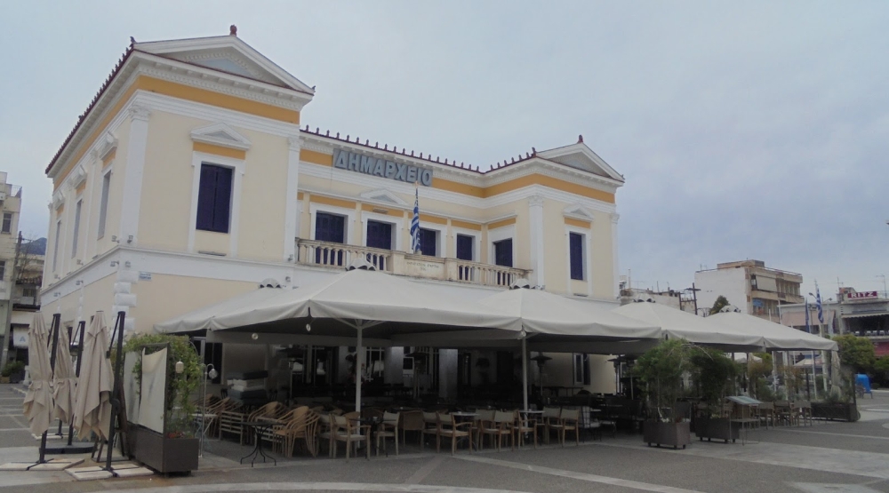 &Pi;&alpha;&rho;ά έ&nu;&alpha;&nu; &mu;ή&nu;&alpha; &kappa;&alpha;&iota; &kappa;ά&tau;&iota;... &pi;&rho;&omicron;&gamma;&rho;ά&mu;&mu;&alpha;&tau;&alpha;