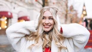 Πώς να γίνουν τα μαλλιά πιο ανοιχτά μέσα στον χειμώνα