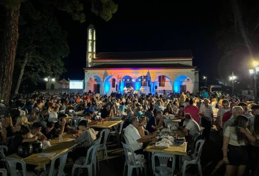 Πανηγύρι με μπουζοπούλα και παγωμένη μπύρα στη Μαγούλα