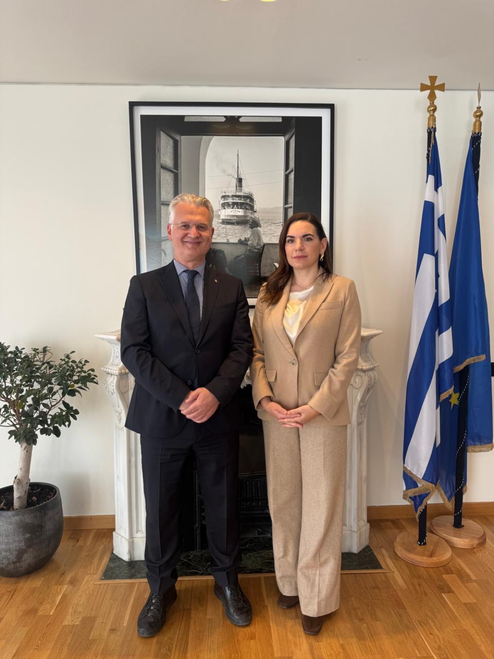 &Sigma;&tau;&eta;&nu; &Kappa;&epsilon;&phi;&alpha;&lambda;&omicron;&gamma;&iota;ά&nu;&nu;&eta; &omicron; &Pi;&tau;&omega;&chi;ό&sigmaf; &gamma;&iota;&alpha; DMMO &kappa;&alpha;&iota; &delta;&iota;&epsilon;&theta;&nu;ή &pi;&rho;&omicron;&beta;&omicron;&lambda;ή &Pi;&epsilon;&lambda;&omicron;&pi;&omicron;&nu;&nu;ή&sigma;&omicron;&upsilon;