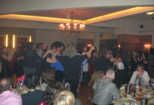 Κέφι, γλέντι και χαρά στη συνεστίαση του Συλλόγου Εκπαιδευτικών «Ο Πλήθων» (ΦΩΤΟ)