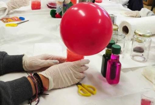 «Των ξωτικών τα χάχανα  και των παιδιών τα γέλια»