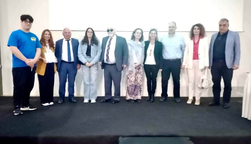 &Pi;&rho;ώ&tau;&omicron; &beta;&rho;&alpha;&beta;&epsilon;ί&omicron; &gamma;&iota;&alpha; &tau;&omicron; &Gamma;&upsilon;&mu;&nu;ά&sigma;&iota;&omicron; &Epsilon;&lambda;&alpha;&phi;&omicron;&nu;ή&sigma;&omicron;&upsilon;