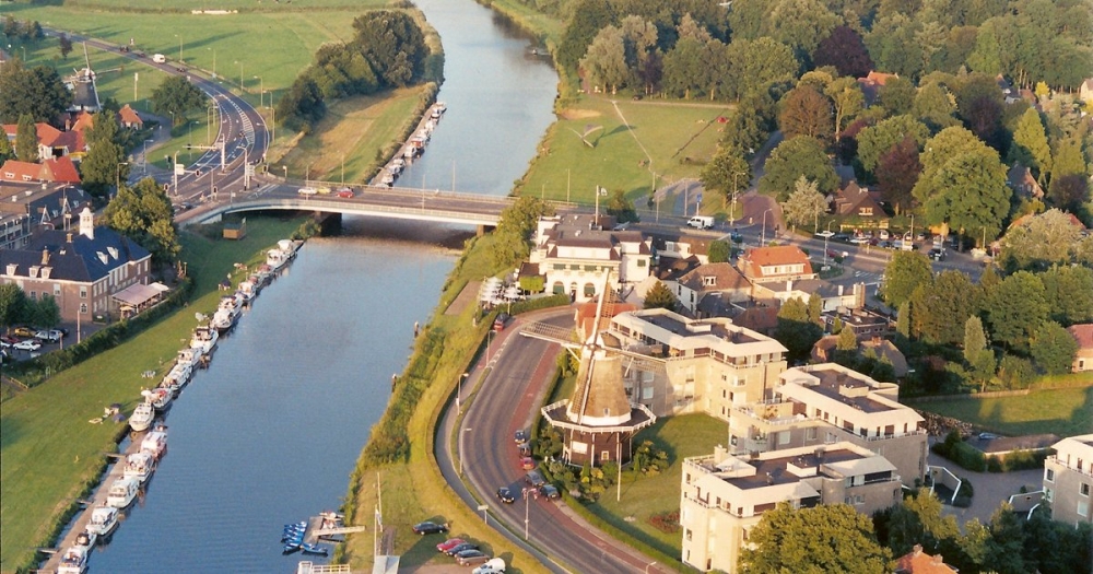 &Mu;&epsilon; &pi;&rho;&omicron;&omicron;&rho;&iota;&sigma;&mu;ό &tau;&eta;&nu; &Omicron;&lambda;&lambda;&alpha;&nu;&delta;ί&alpha;: έ&nu;&alpha; Erasmus &gamma;&iota;&alpha; &tau;&omicron;&upsilon;&sigmaf; &nu;έ&omicron;&upsilon;&sigmaf; &tau;&eta;&sigmaf; &Lambda;&alpha;&kappa;&omega;&nu;ί&alpha;&sigmaf;