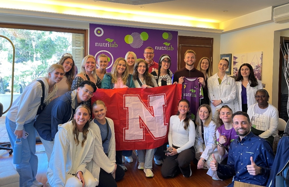 &Tau;&omicron; NutriLab &sigma;&epsilon; &sigma;&upsilon;&nu;&epsilon;&rho;&gamma;&alpha;&sigma;ί&alpha; &mu;&epsilon; &kappa;&omicron;&rho;&upsilon;&phi;&alpha;ί&alpha; &Pi;&alpha;&nu;&epsilon;&pi;&iota;&sigma;&tau;ή&mu;&iota;&alpha; &tau;&eta;&sigmaf; &Alpha;&mu;&epsilon;&rho;&iota;&kappa;ή&sigmaf; &gamma;&iota;&alpha; &tau;έ&tau;&alpha;&rho;&tau;&eta; &sigma;&upsilon;&nu;&epsilon;&chi;ό&mu;&epsilon;&nu;&eta; &chi;&rho;&omicron;&nu;&iota;ά!