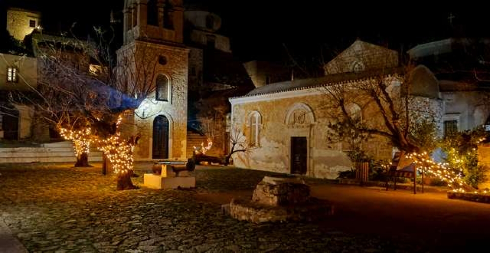 &Sigma;&tau;&omicron; &gamma;&iota;&omicron;&rho;&tau;&iota;&nu;ό &tau;&eta;&sigmaf; &mu;&epsilon;&gamma;&alpha;&lambda;&epsilon;ί&omicron; &eta; &Mu;&omicron;&nu;&epsilon;&mu;&beta;&alpha;&sigma;&iota;ά