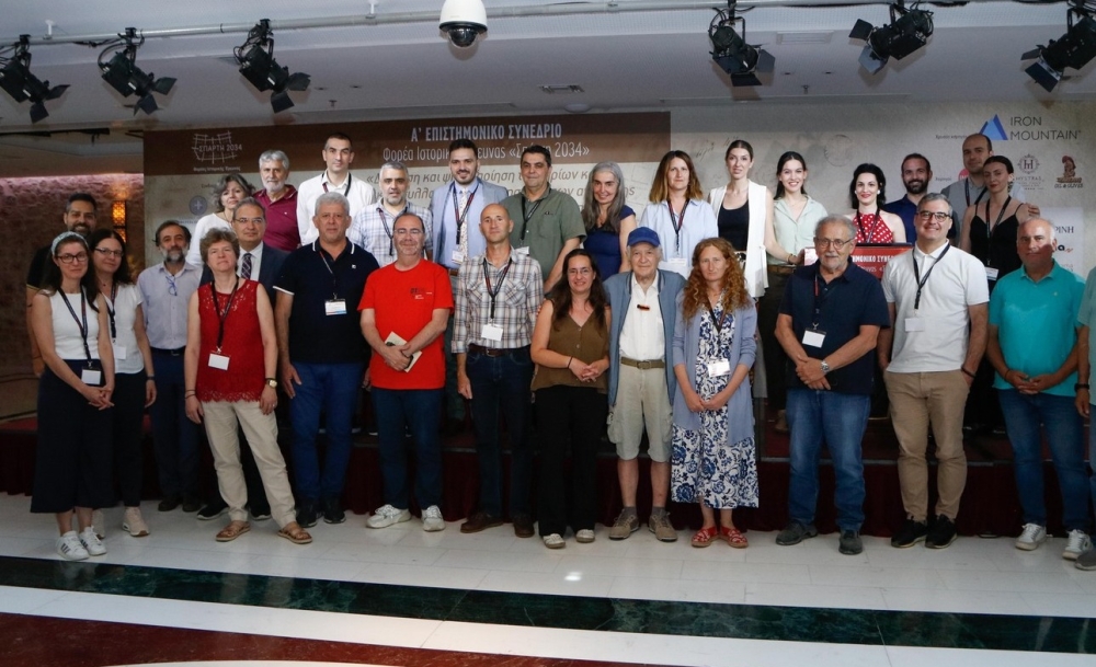 &Mu;&iota;&kappa;&rho;έ&sigmaf; &sigma;&tau;&iota;&gamma;&mu;έ&sigmaf; &alpha;&pi;ό έ&nu;&alpha; &mu;&epsilon;&gamma;ά&lambda;&omicron; &sigma;&upsilon;&nu;έ&delta;&rho;&iota;&omicron;