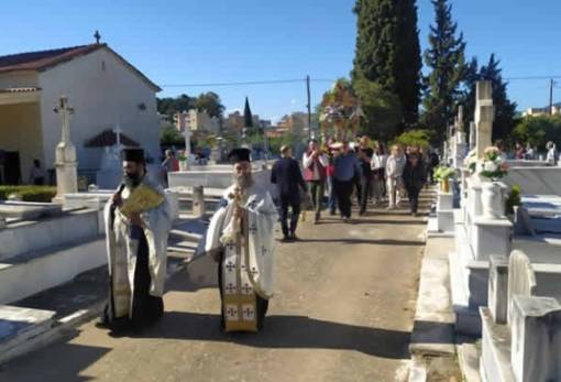 «Η Ζωή εν Τάφω» στο Α’ Κοιμητήριο Σπάρτης: Από τον Επιτάφιο στο φως της Αναστάσεως