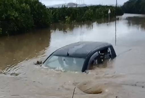 Η κακοκαιρία «σαρώνει» τη Λακωνία: Πλημμύρες, αποκλεισμοί δρόμων και 112