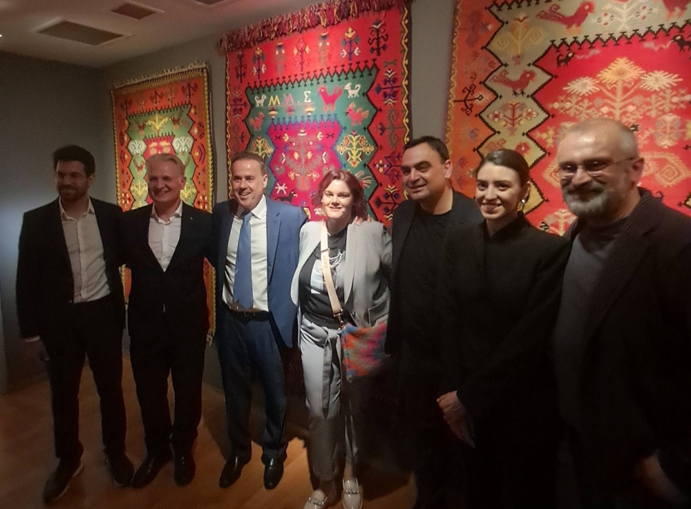 &Tau;&alpha; &Gamma;&epsilon;&rho;&alpha;&kappa;ί&tau;&iota;&kappa;&alpha; &kappa;&iota;&lambda;ί&mu;&iota;&alpha; &laquo;&chi;&rho;&omega;&mu;&alpha;&tau;ί&zeta;&omicron;&upsilon;&nu;&raquo; &tau;&omicron; &Mu;&omicron;&upsilon;&sigma;&epsilon;ί&omicron; &Mu;&pi;&epsilon;&nu;ά&kappa;&eta;