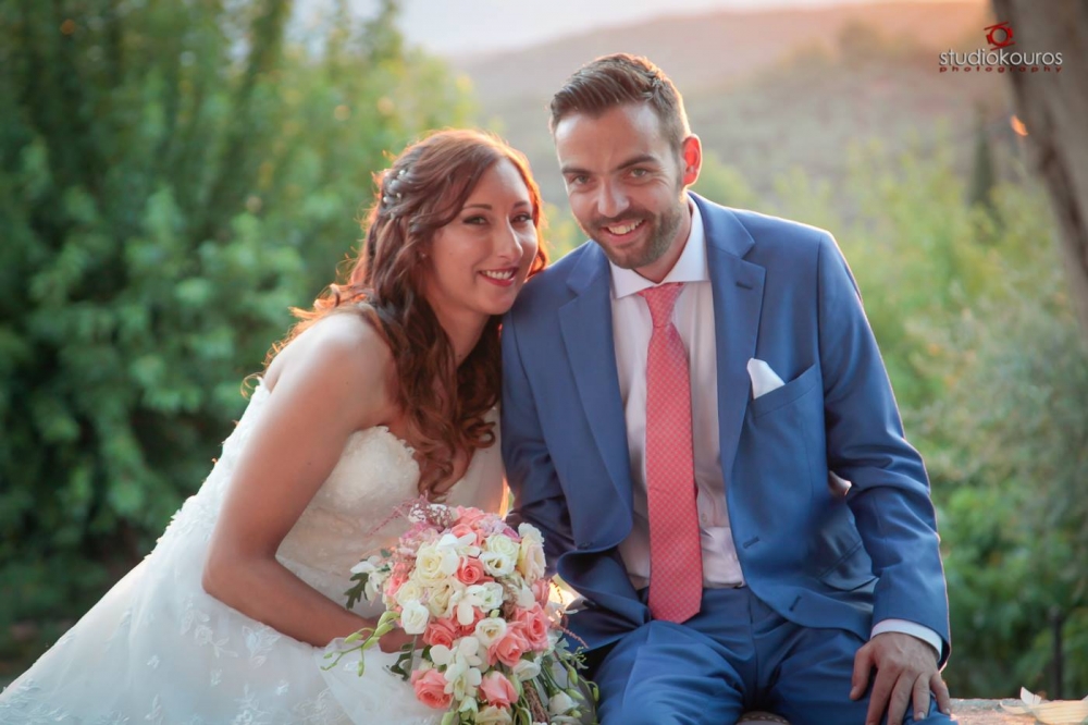 &Pi;&alpha;&nu;&tau;&rho;&epsilon;ύ&tau;&eta;&kappa;&epsilon; &tau;&omicron;&nu; &alpha;&gamma;&alpha;&pi;&eta;&mu;έ&nu;&omicron; &tau;&eta;&sigmaf; &eta; &kappa;ό&rho;&eta; &tau;&omicron;&upsilon; &delta;&eta;&mu;ά&rho;&chi;&omicron;&upsilon; &Sigma;&pi;ά&rho;&tau;&eta;&sigmaf;, Έ&phi;&eta;! (&Phi;&Omega;&Tau;&Omicron;)