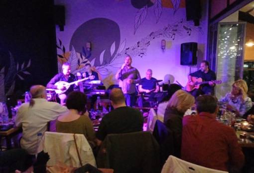 Γλέντι τρικούβερτο στη μουσική βραδιά Στέλιου Καζαντζίδη στη Σπάρτη