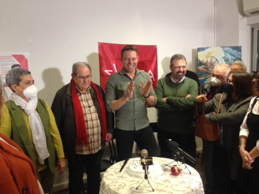 &Omicron; &Kappa;&alpha;&sigma;&sigma;&epsilon;&lambda;ά&kappa;&eta;&sigmaf; έ&kappa;&omicron;&psi;&epsilon; &tau;&eta;&nu; &pi;ί&tau;&alpha; &tau;&omicron;&upsilon; &Sigma;&Upsilon;&Rho;&Iota;&Zeta;&Alpha; &sigma;&tau;&eta; &Sigma;&pi;ά&rho;&tau;&eta;