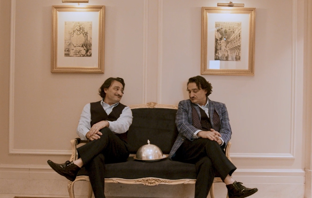 &Delta;&upsilon;&omicron;&hellip; &alpha;&phi;&epsilon;&nu;&tau;ά&delta;&epsilon;&sigmaf; &theta;&alpha; &laquo;&upsilon;&pi;&eta;&rho;&epsilon;&tau;ή&sigma;&epsilon;&iota;&raquo; &sigma;&tau;&omicron; &Sigma;&alpha;ϊ&nu;&omicron;&pi;&omicron;ύ&lambda;&epsilon;&iota;&omicron; &omicron; &Beta;. &Chi;&alpha;&rho;&alpha;&lambda;&alpha;&mu;&pi;ό&pi;&omicron;&upsilon;&lambda;&omicron;&sigmaf;