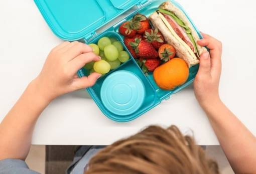 «Έξυπνα σνακ για δυνατά μυαλά»: Η σχολική τσάντα γίνεται πιο νόστιμη!