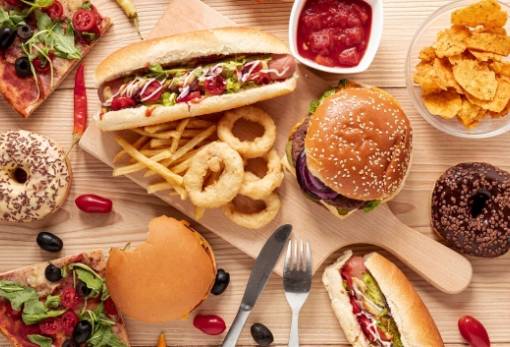 Παιδική παχυσαρκία: Η Βρετανία περιορίζει τις διαφημίσεις junk food