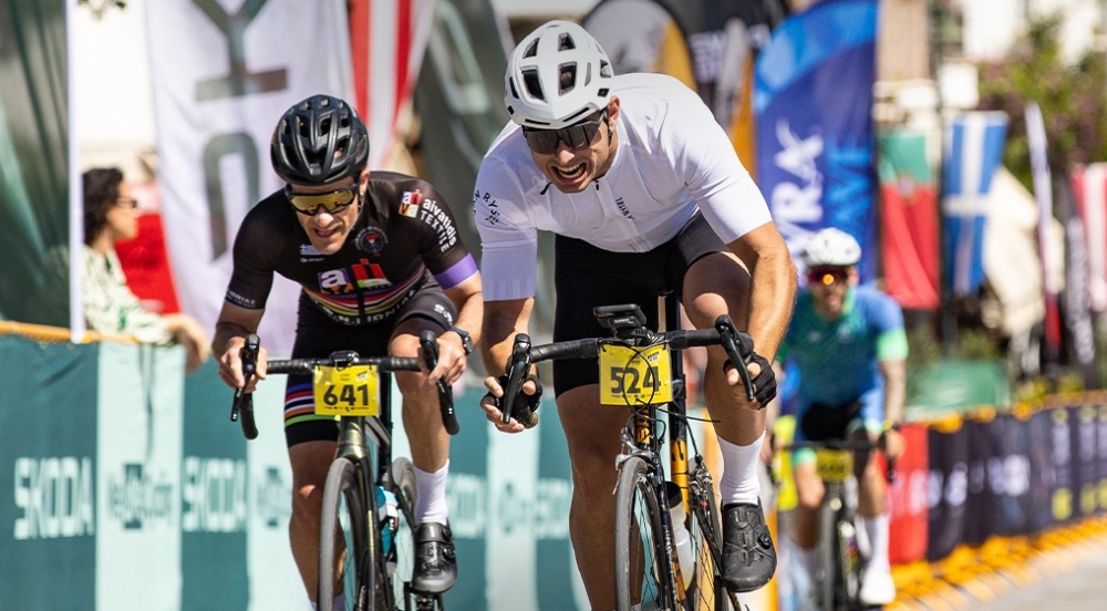 &Gamma;&upsilon;&rho;ί&zeta;&epsilon;&iota; &omicron; &tau;&rho;&omicron;&chi;ό&sigmaf; &tau;&omicron;&upsilon; Tour de France, &sigma;&kappa;&alpha;&lambda;ώ&nu;&epsilon;&iota; &tau;&omicron; &laquo;&gamma;&rho;&alpha;&nu;ά&zeta;&iota;&raquo; &tau;&eta;&sigmaf; &tau;&omicron;&pi;&iota;&kappa;ή&sigmaf; &alpha;&gamma;&omicron;&rho;ά&sigmaf;