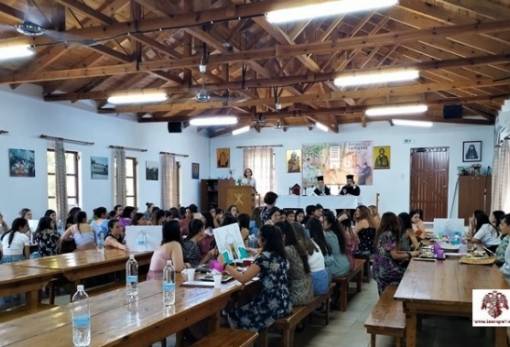 Ο Μητροπολίτης Ευστάθιος επισκέφθηκε τα κορίτσια της β΄ κατασκηνωτικής περιόδου