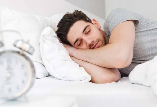 Ύπνος: Ειδικοί στη Βρετανία ζητούν την κατάργηση της αλλαγής ώρας δύο φορές τον χρόνο