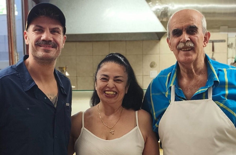 &Omicron; Ά&kappa;&eta;&sigmaf; &laquo;&epsilon;&iota;&sigma;έ&beta;&alpha;&lambda;&epsilon;&raquo; &sigma;&tau;&eta; &lambda;&alpha;&kappa;&omega;&nu;&iota;&kappa;ή &kappa;&omicron;&upsilon;&zeta;ί&nu;&alpha;