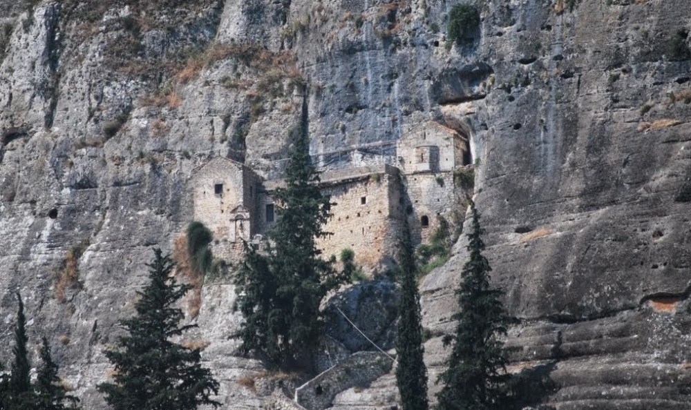 &Eta; &Epsilon;&lambda;έ&nu;&eta; &kappa;&iota; &eta; &Pi;&alpha;&nu;&alpha;&gamma;ί&alpha; &tau;&omega;&nu; &Beta;&rho;ά&chi;&omega;&nu; (&Nu;&epsilon;&mu;έ&alpha;, &Kappa;&omicron;&rho;&iota;&nu;&theta;ί&alpha;)