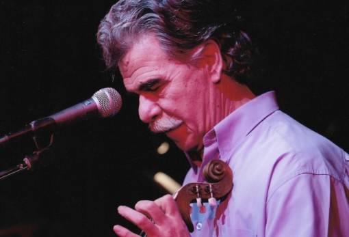 Ο χαρισματικός Βασίλης Σκουλάς για μια βραδιά στη Μαγούλα