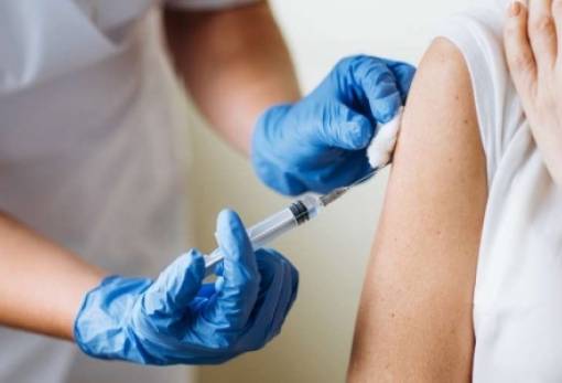 Εμβόλιο: Η Pfizer ξεκινά κλινική μελέτη για ταυτόχρονη πρόληψη κορωνοϊού και γρίπης