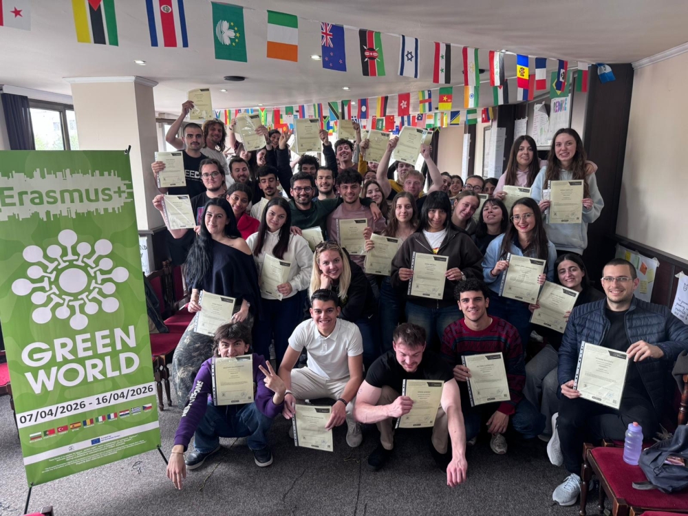 &laquo;Green World&raquo;: &Nu;έ&omicron;&iota; &alpha;&pi;ό ό&lambda;&eta; &tau;&eta;&nu; &Epsilon;&upsilon;&rho;ώ&pi;&eta; έ&nu;&omega;&sigma;&alpha;&nu; &delta;&upsilon;&nu;ά&mu;&epsilon;&iota;&sigmaf; &gamma;&iota;&alpha; έ&nu;&alpha; &pi;&iota;&omicron; &beta;&iota;ώ&sigma;&iota;&mu;&omicron; &mu;έ&lambda;&lambda;&omicron;&nu;