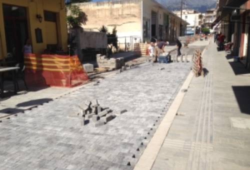 Open Mall Σπάρτης: Ιδού η Βρασίδου, ιδού κι οι κυβόλιθοι