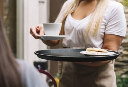 Πάσχα: Πώς αμείβονται όσοι εργαστούν Κυριακή και Δευτέρα